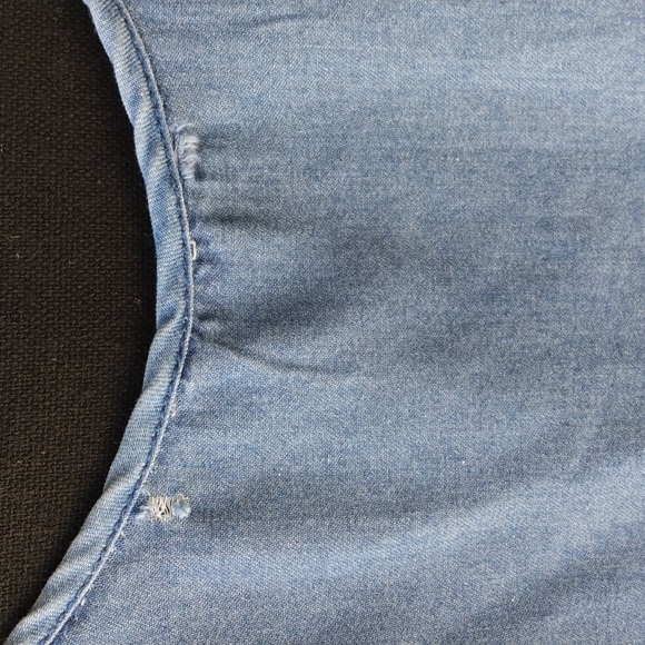 Forever 21, V neck soft tank w/spaghetti straps, buttons in front, & sleeveless - Picture 3 of 4